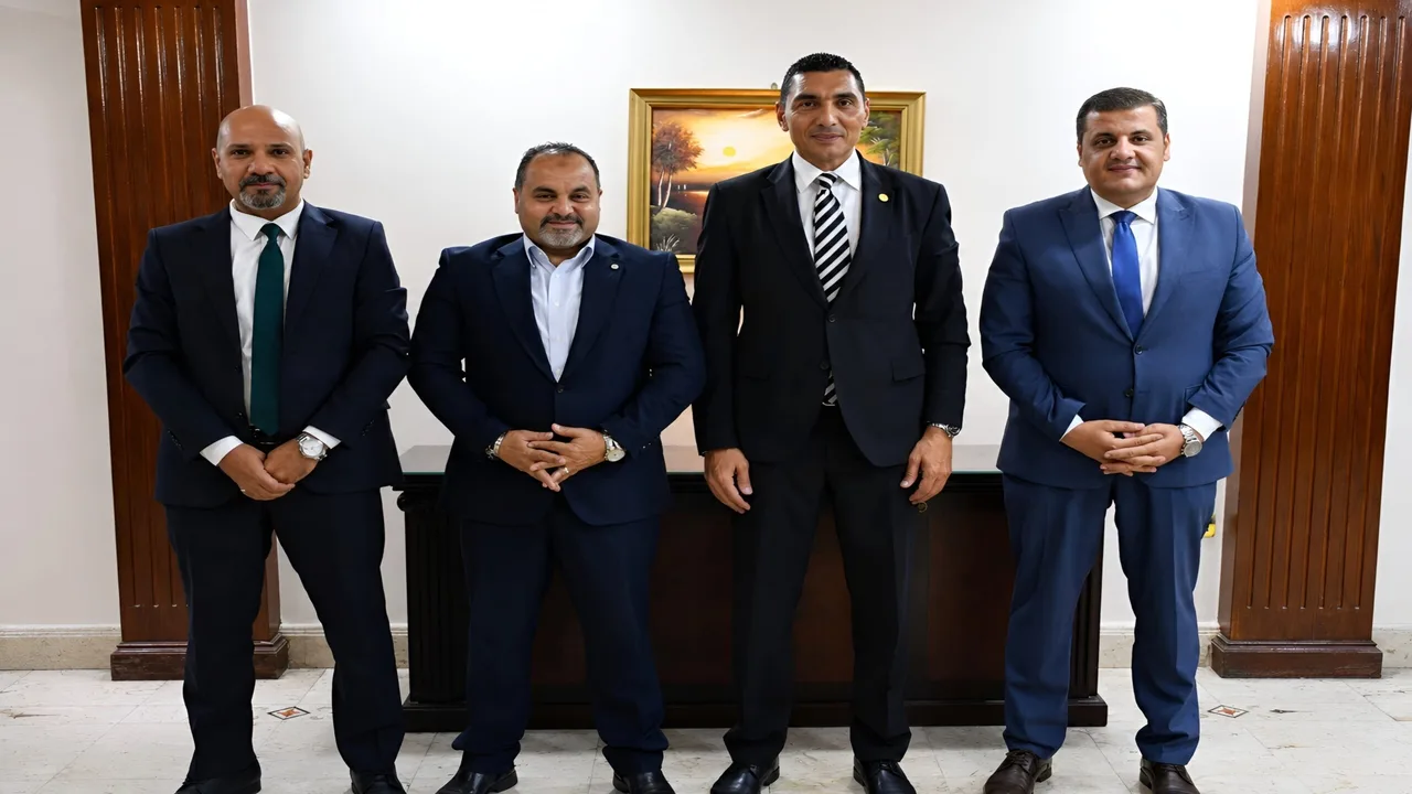 وزير الشباب والرياضة يناقش مع الرئيس التنفيذي لمؤسسة مصر الخير